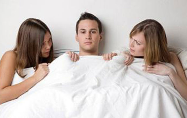 听到情人对家庭很负责 小三对情敌痛下杀手