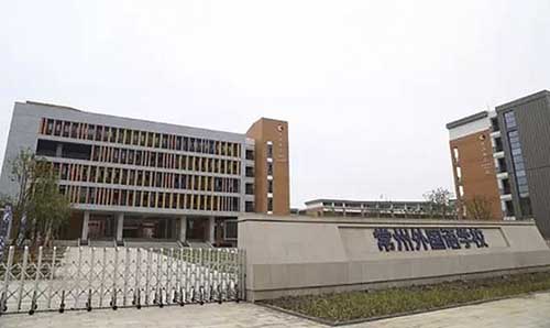 &ldquo;不该建的学校&rdquo;揭开多重伤疤